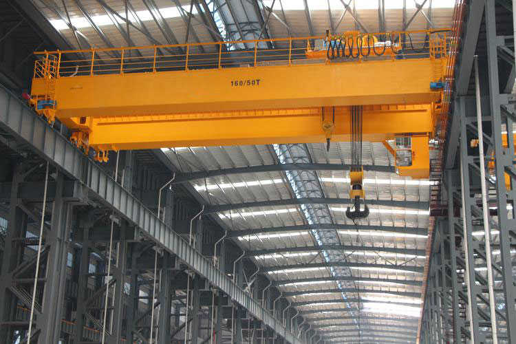 Double-girder double-hook overhead crane is used in assembly workshops