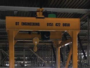 The stamping workshop of automobile manufacturers uses Goliath cranes for maintenance equipment