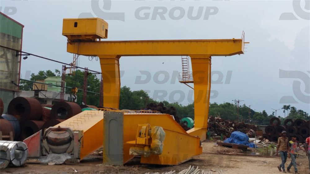 Gantry crane tipe-L dipasang dan digunakan di pabrik kumparan baja