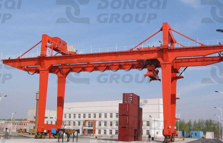 Penggunaan berbagai jenis crane pada proyek sektor perkeretaapian