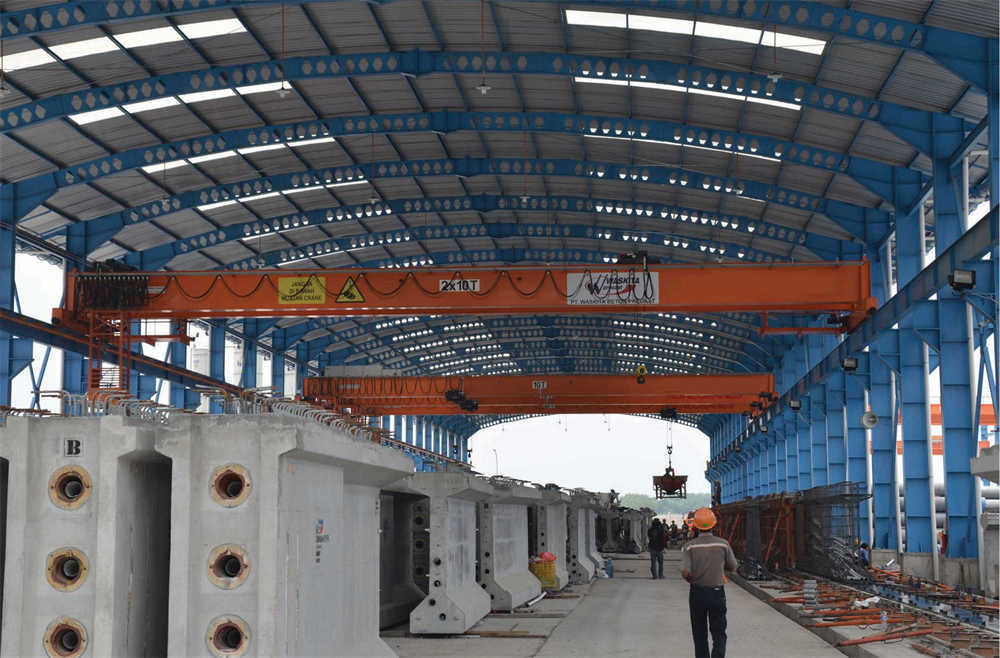 An Indonesian manufacturer of pre-stressed concrete beams has installed 16 overhead cranes