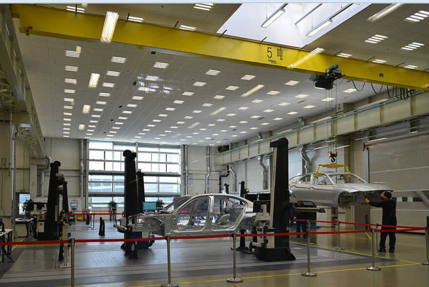 Derek Gantung vs. Derek Jembatan: Mana yang Lebih Baik untuk Pabrik Suku Cadang Otomotif?