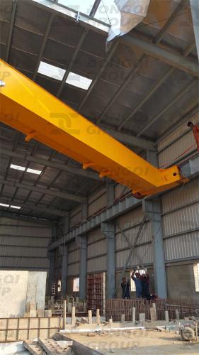 Installation-process-of-a-20-ton-double-beam-overhead-crane-2