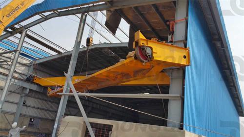 Installation-process-of-a-20-ton-double-beam-overhead-crane-7